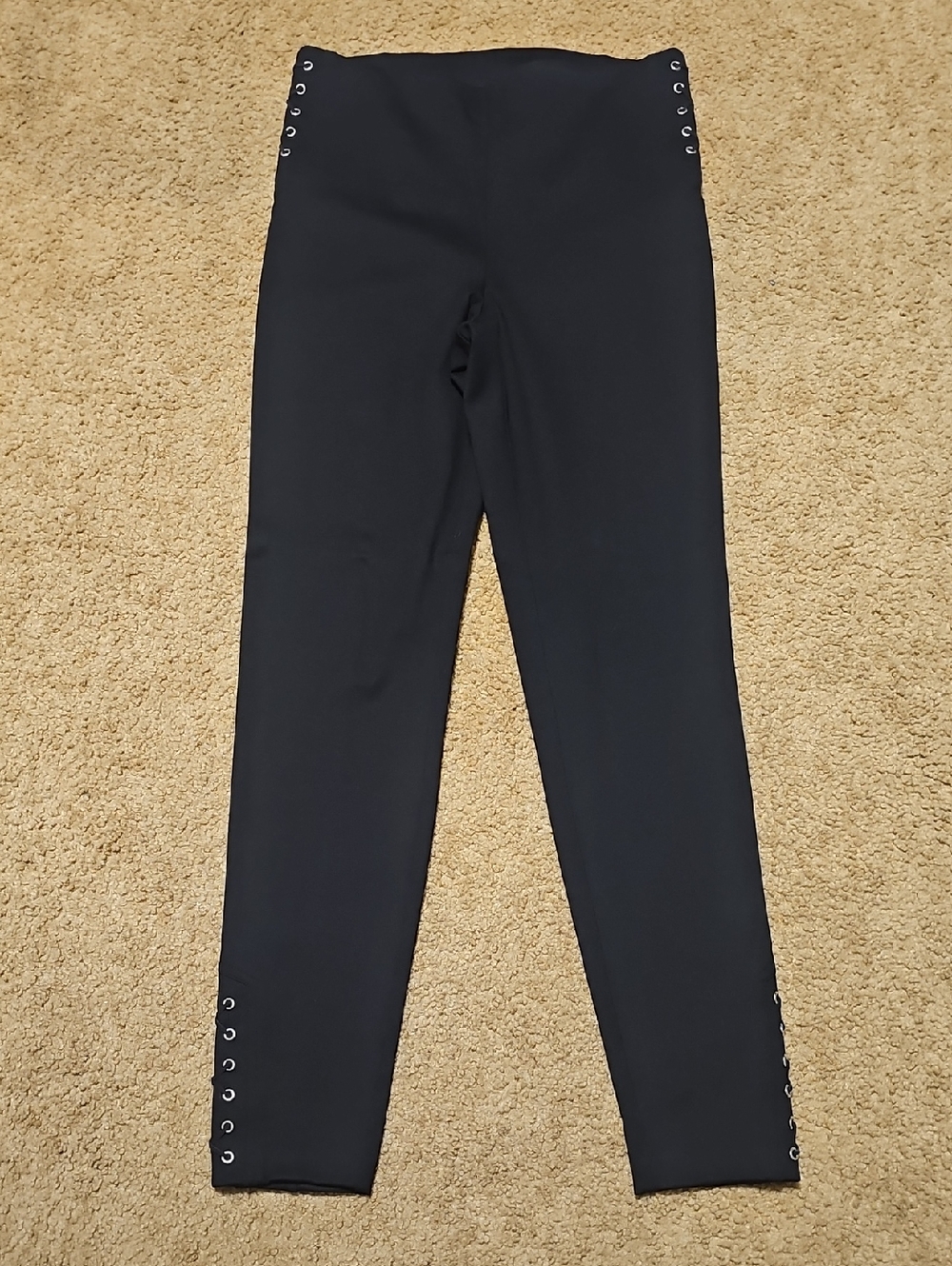 NWOT--INC International Concepts Black Ponte Leggings with Eyelet Detail Tote 9